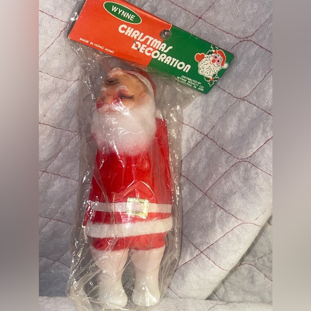 Vintage Wynne Novelty Christmas Santa Ornament.  NIP  Made in Hong Kong